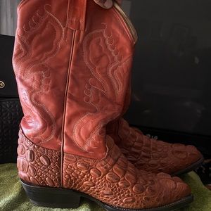 Boots size 9